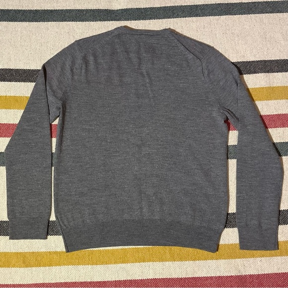 Express 100% Wool V neck Sweater in Gray size mens Large - Picture 7 of 14